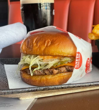 Burger At Say It Ain't So In Los Angeles