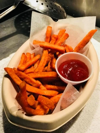 french fries At Gold Sounds Bar In Brooklyn