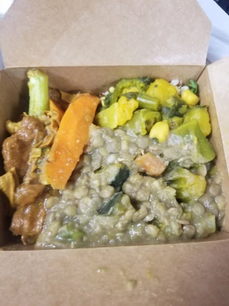 Quinoa, tofu stewed chicken, okra, lentil beans At Organic Love