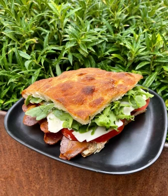 pizza bianca At Renegades of Sunset In Brooklyn