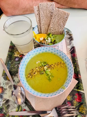 Vegan Food At Le Botaniste - Schuman In Brussels