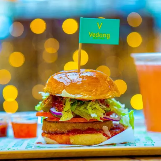 Burger At Vedang plant burger - Mall of Berlin In Berlin